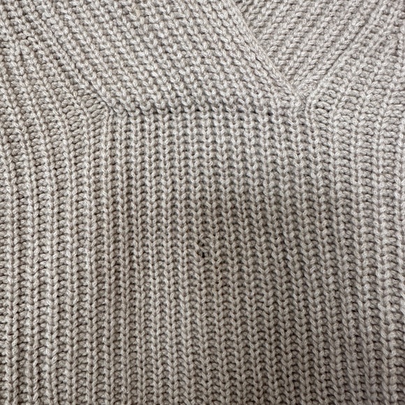 Vince V-neck Sweater, size XS - Picture 4 of 5